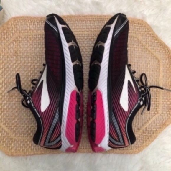 Brooks Ghost 10 Black and Pink - Picture 16 of 16
